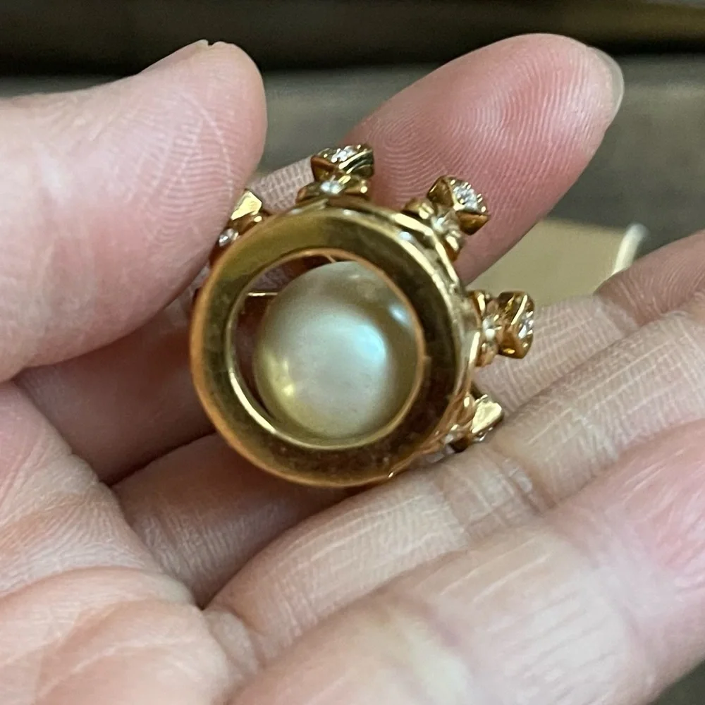 AUTHENTIC JUICY COUTURE RARE CROWN PEARL DOME CHARM BRACELET - Picture 4 of 7